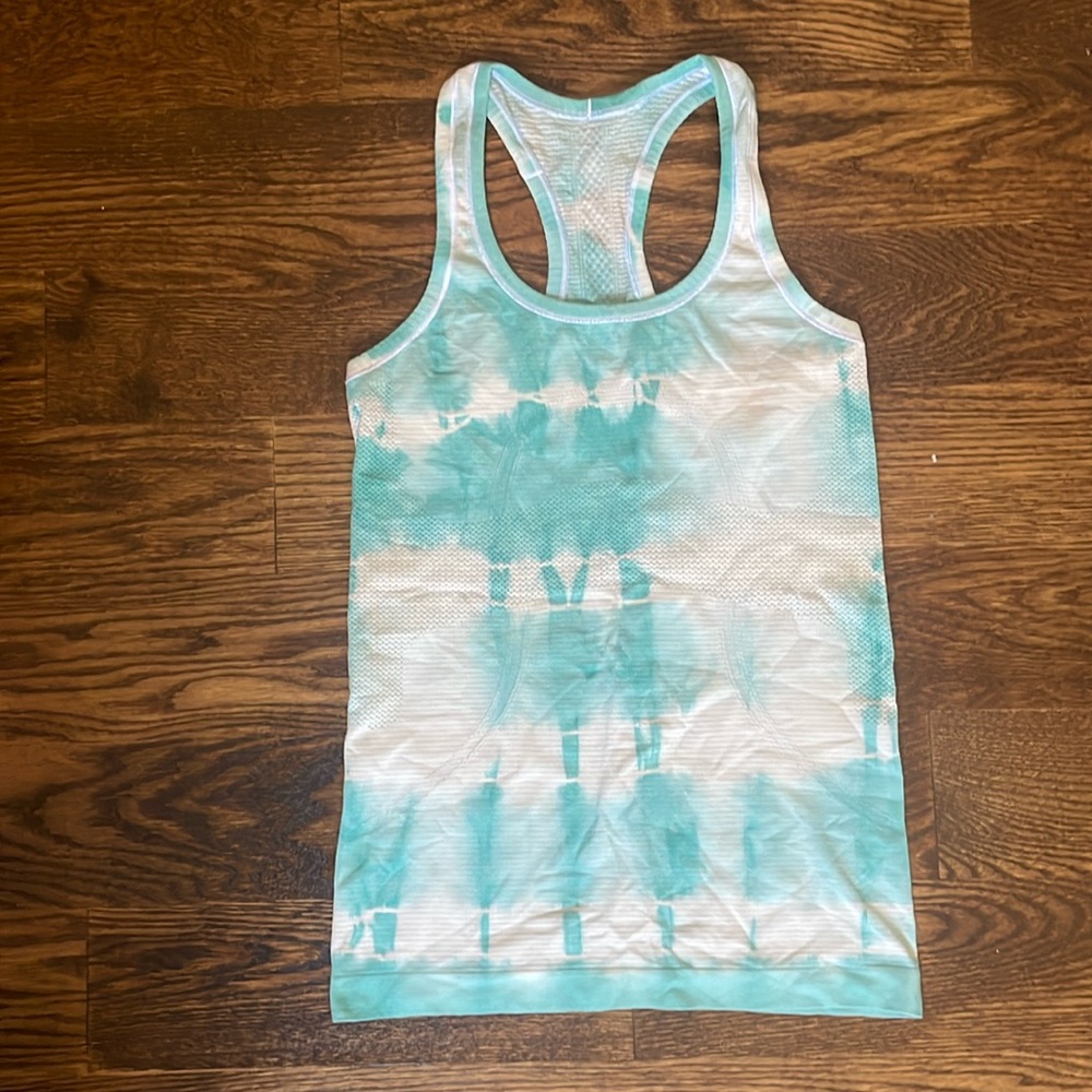 Lululemon tank